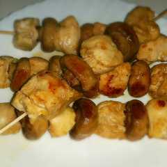 Una foto de Pinchos de pechuga en marinada