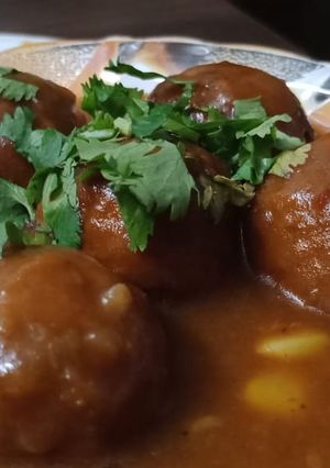 A picture of Bread corn balls with gravy.