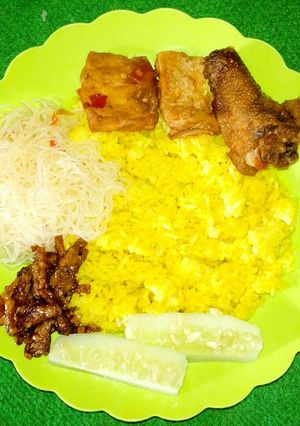 Foto resep Nasi Kuning Rice Cooker simple punel enaaak 😘