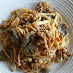 A picture of Fettuccine with Sausage and Mushrooms.