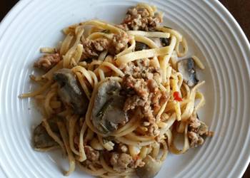 Easiest Way to Recipe Perfect Fettuccine with Sausage and Mushrooms