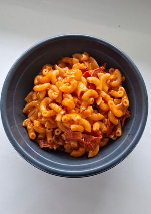 Paradicsomos-szalámis tészta recept fotója