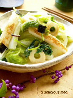 A picture of Napa Cabbage and Kamaboko in a Fragrant An Sauce.