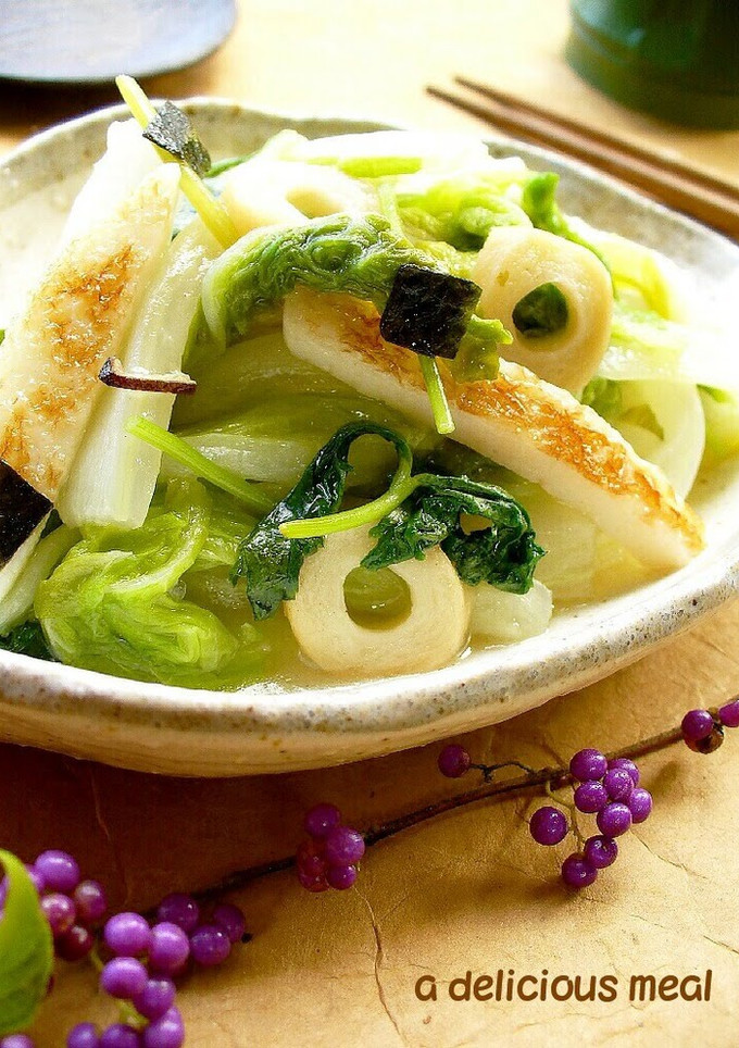 A picture of Napa Cabbage and Kamaboko in a Fragrant An Sauce.