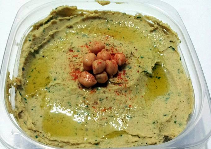 Easy Homemade Hummus (without tahini)