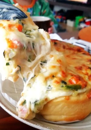A picture of Satisfying Chicago Pizza!.