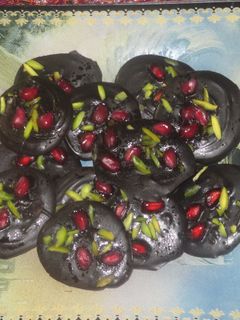 عکسی از دستور شکلات انار و پسته یلدا