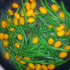 A picture of Green Beans with Cherry Tomatoes.