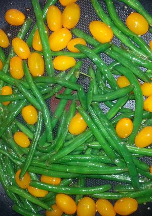 A picture of Green Beans with Cherry Tomatoes.