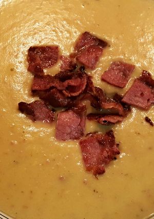 A picture of Bacon, Leek and Potato Soup.
