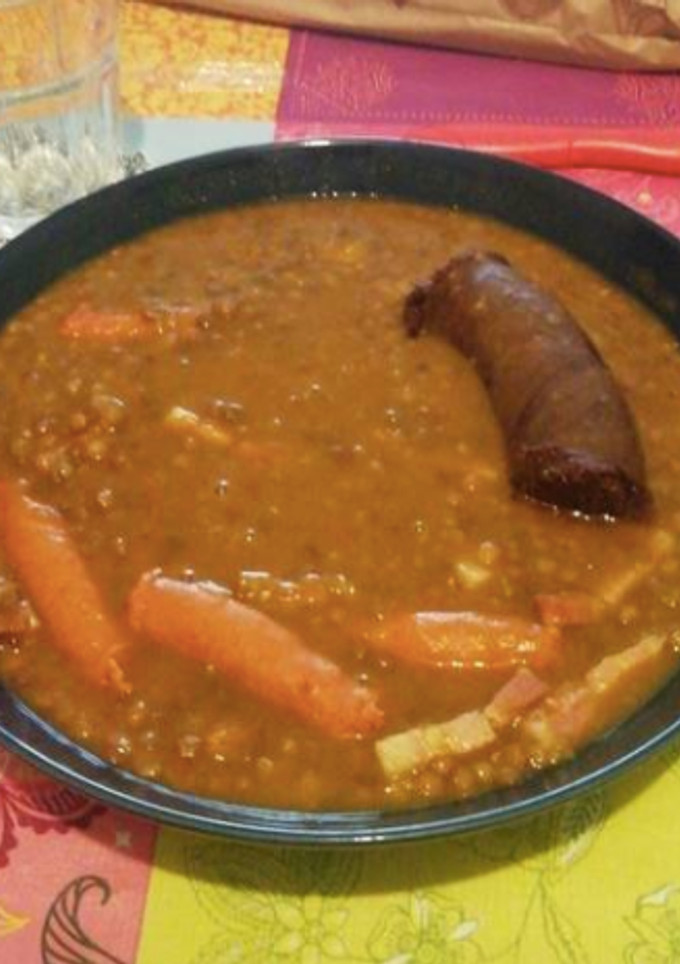 Una foto de Lentejas con panceta y bacon