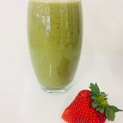 A picture of Spinach & Strawberry Green Smoothie.