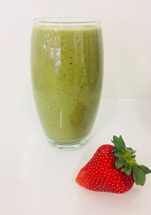 A picture of Spinach & Strawberry Green Smoothie.