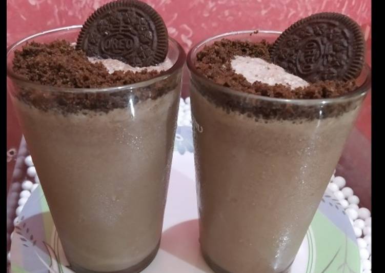 Recipe of Any-night-of-the-week Oreo Milkshakes