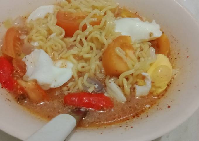 Resep Indomie Rebus Telur dan Tomat oleh Erpina Yasin - Cookpad