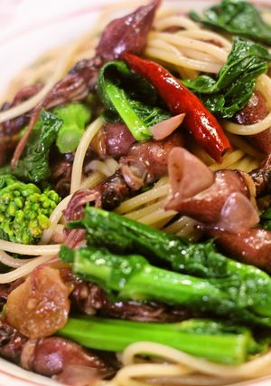 A picture of Firefly Squid and Nanohana Spaghetti.