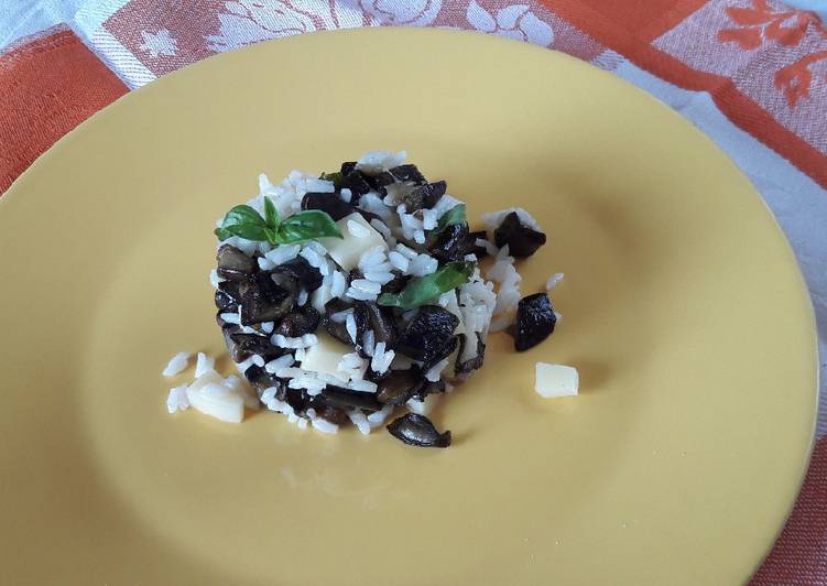 Insalata di riso con melanzane e fontina