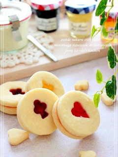 A picture of Jam & Buttercream Sandwich Cookies.