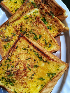 A picture of Garlic toasted bread#recipemarathon.