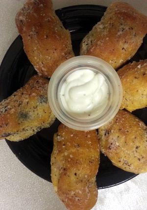 A picture of Pepperoni String Roll Ups.