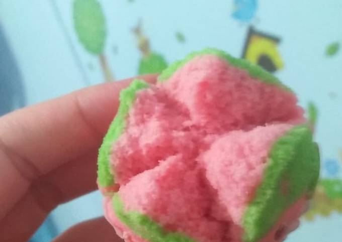 Bolu kukus mekar warna warni