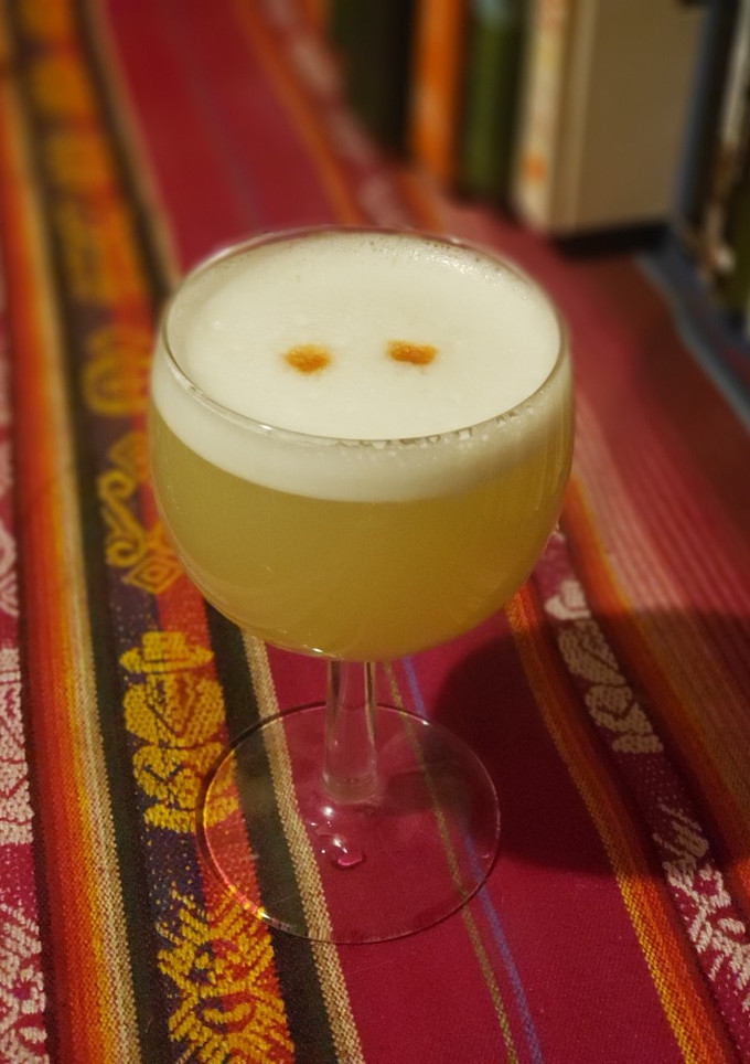 Una foto de 🇵🇪 Pisco Sour 🇵🇪