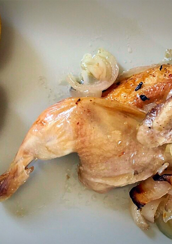 Una foto de Picantones al horno