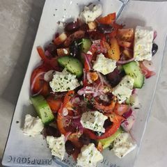 A picture of Greek salad.