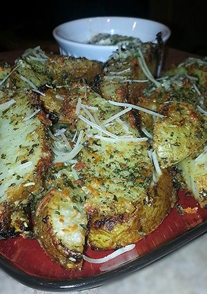 A picture of Mike's Garlic Parmesan Steak Fries & Aioli.