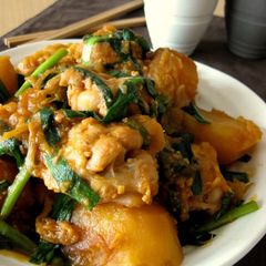 A picture of Spicy Miso Simmered Chicken Drumsticks and Potatoes.