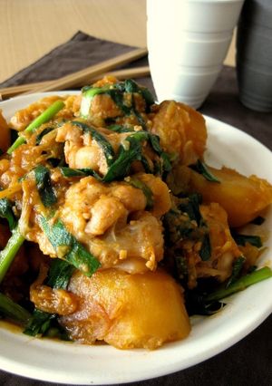 A picture of Spicy Miso Simmered Chicken Drumsticks and Potatoes.
