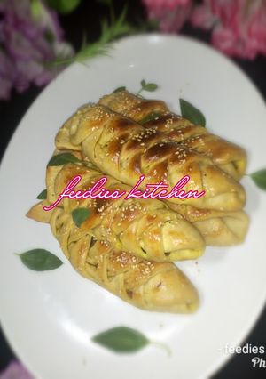 A picture of Stuffed braided bread.