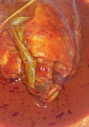 A picture of Delicious Spicy Chicken (Pollo Enchilado).