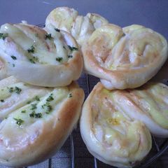 Heart-Shaped Ham and Mayo & Ham and Cheese Rolls A picture of Heart-Shaped Ham and Mayo & Ham and Cheese Rolls.