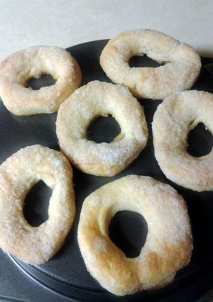 A picture of sugar doughnuts.