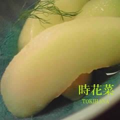 A picture of Easy Sparkling Golden Apples Simmered in Wine.