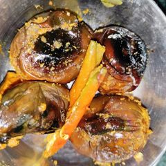 A picture of Stuffed brinjal.