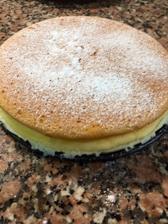 A picture of Fluffy jiggly Japanese cheesecake.