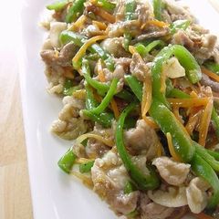 A picture of Green Pepper and Pork Stir-fry with Curry and Salt.