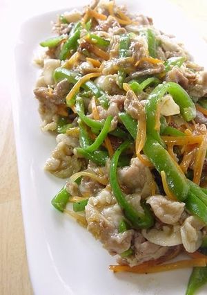 A picture of Green Pepper and Pork Stir-fry with Curry and Salt.