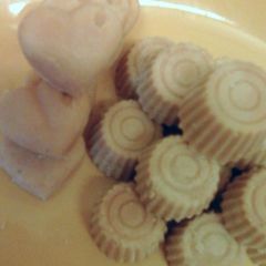 A picture of Irmgards homemade Vanilla Sugar Fudge 😆.