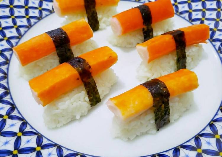 Langkah Mudah untuk Menyiapkan Sushi Nigiri Crabstick Enak Banget