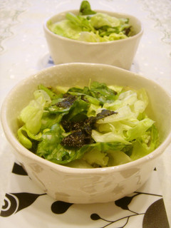 A picture of Lettuce and Nori Seaweed Salad with Mentsuyu Sauce and Mayonnaise.