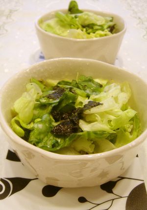 A picture of Lettuce and Nori Seaweed Salad with Mentsuyu Sauce and Mayonnaise.