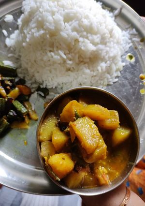নিরামিষ ওলকপি আলুর ডালনা (olkopi aloor dalna recipe in Bengali) রেসিপির প্রধান ছবি