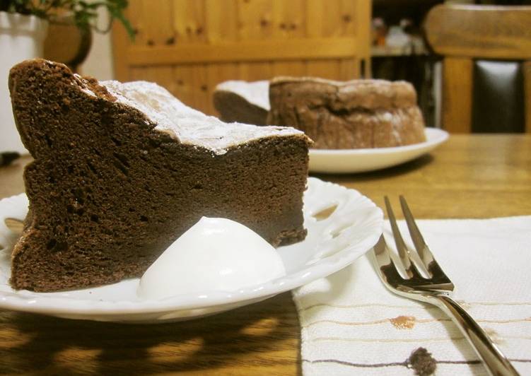 Steps to Prepare Homemade Rich and Thick Gateau au Chocolat