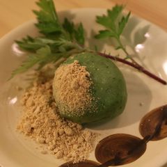 A picture of Easy Kusa-Mochi in the Microwave.
