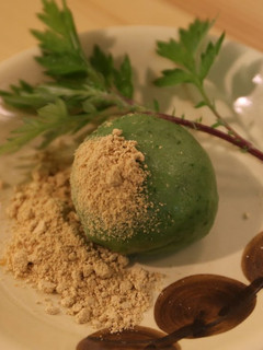 A picture of Easy Kusa-Mochi in the Microwave.