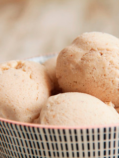 Una foto de Helado casero de vainilla natural sin azúcar, sin edulcorantes y sin huevo