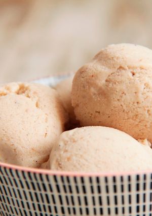 Una foto de Helado casero de vainilla natural sin azúcar, sin edulcorantes y sin huevo